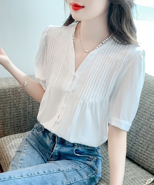 AMAJI(アマジ)の「Vネック レーストリム ギャザー パフスリーブ シフォンシャツ(シャツ/ブラウス・レディース・ホワイト・X-LARGE/LARGE/MEDIUM/SMALL)」の1枚目の写真