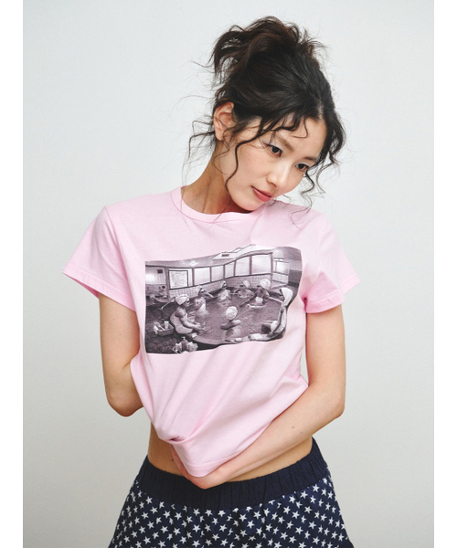 PLZPROJECT(プリーズプロジェクト)の「BATHING WOMEN T-SHIRT(Tシャツ/カットソー・レディース・ピンク・FREE)」の1枚目の写真