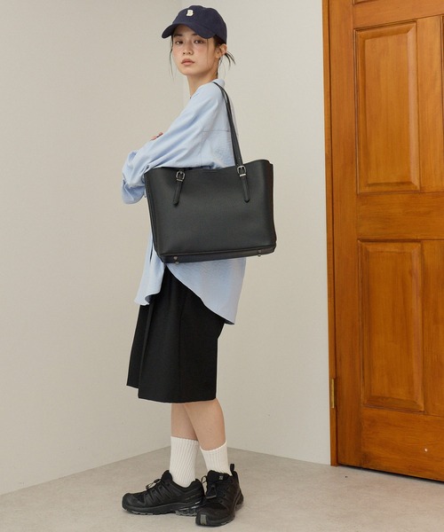 GUSCIO(グッシオ)の「【グッシオベーシック】ビジネストートバッグ 通勤通学(ビジネスバッグ・レディース・ダークブラウン/ブラック/ネイビー/グレイッシュベージュ・FREE)」の18枚目の写真