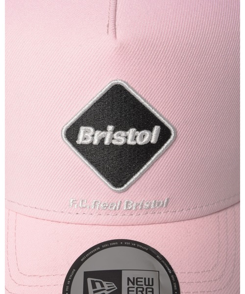 F.C.Real Bristol（エフシーレアルブリストル）の「NEW ERA EMBLEM MESH CAP（キャップ・メンズ・ピンク/ブラック・FREE）」の4枚目の写真