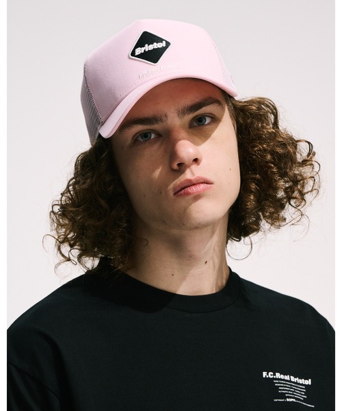 F.C.Real Bristol（エフシーレアルブリストル）の「NEW ERA EMBLEM MESH CAP（キャップ・メンズ・ピンク/ブラック・FREE）」の3枚目の写真