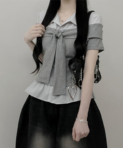 Emilie(エミリー)の「ストライプシャツドッキング オフショルダー風 半袖トップス(シャツ/ブラウス・レディース・グレー/ブラック・FREE)」の7枚目の写真