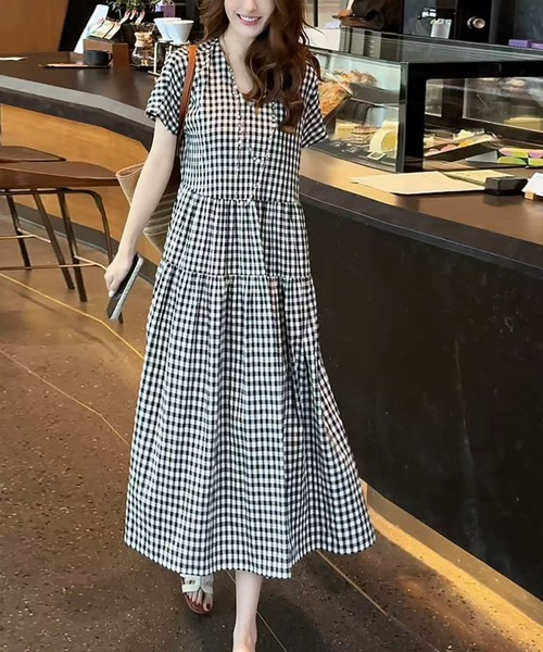 CHUL(チュル)の「ギンガムチェックティアードワンピース(ワンピース・レディース・ブラック×ホワイト・MEDIUM/XX-LARGE/X-LARGE/LARGE)」の1枚目の写真