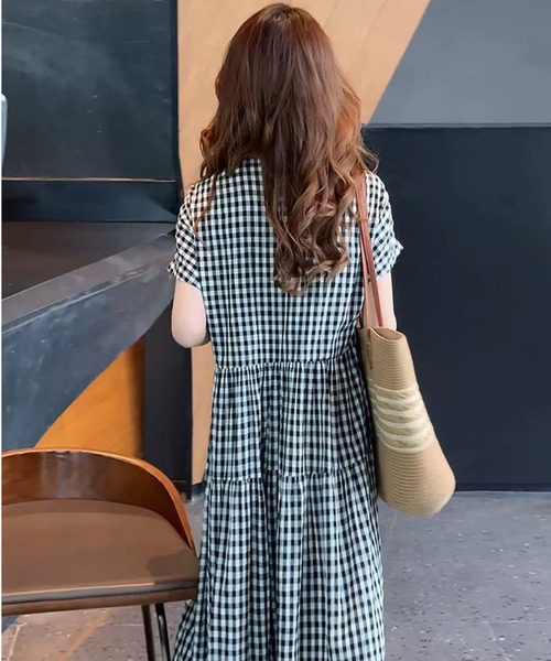 CHUL(チュル)の「ギンガムチェックティアードワンピース(ワンピース・レディース・ブラック×ホワイト・MEDIUM/XX-LARGE/X-LARGE/LARGE)」の4枚目の写真