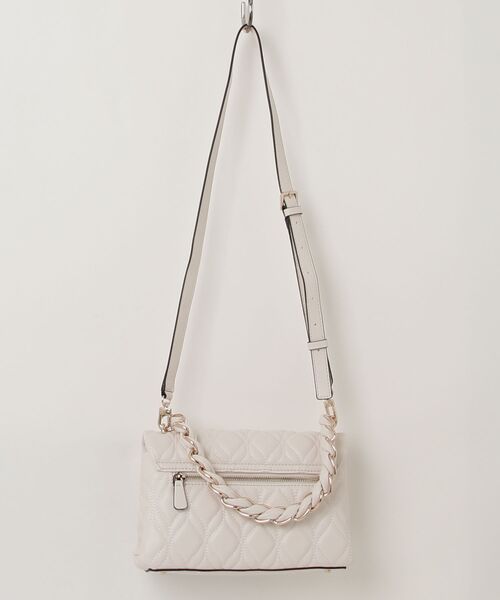 Guess(ゲス)の「MAXINE Flap Crossbody ショルダーバッグ(ショルダーバッグ・レディース・オフホワイト/ライトイエロー/ブラック・ONE SIZE)」の16枚目の写真