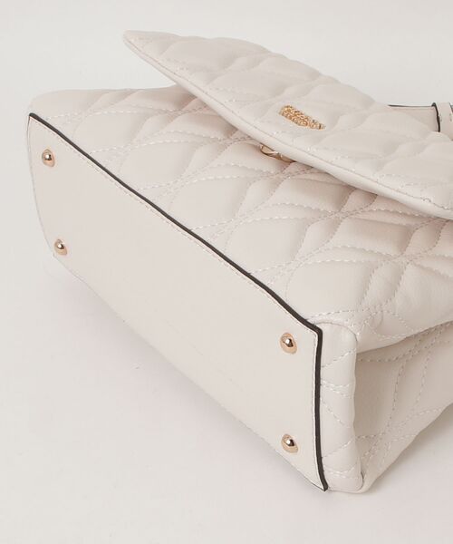 Guess(ゲス)の「MAXINE Flap Crossbody ショルダーバッグ(ショルダーバッグ・レディース・オフホワイト/ライトイエロー/ブラック・ONE SIZE)」の17枚目の写真
