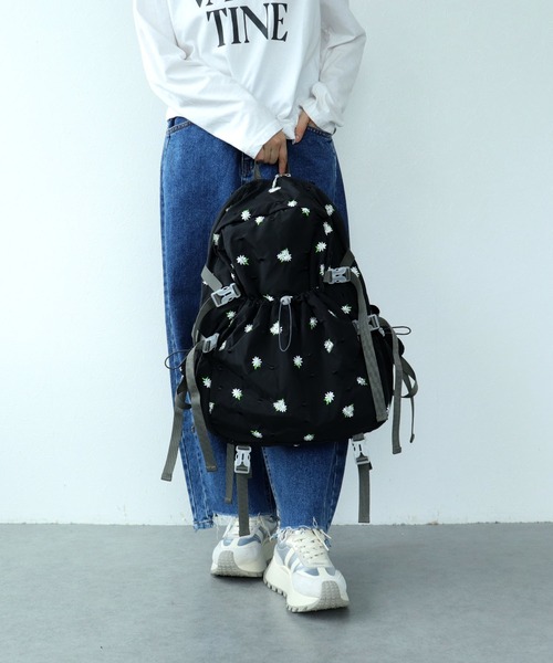 Cepica(セピカ)の「刺繍バックパック(バックパック/リュック・レディース・ブラック・FREE)」の4枚目の写真
