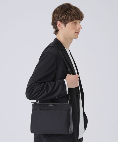 BLACK LABEL CRESTBRIDGE(ブラックレーベル・クレストブリッジ)の「ライトウェイトコーデュラバリスティックサコッシュ(ショルダーバッグ・メンズ・ブラック・FREE)」の2枚目の写真