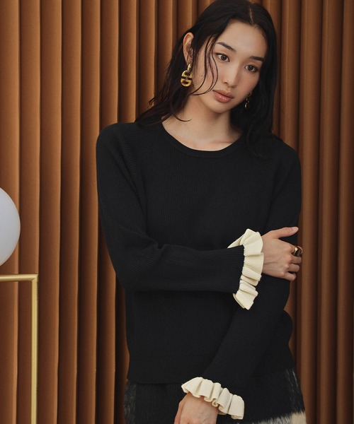 ELFRANK(エルフランク)の「【2026AW】バイカラー袖口フリルリブニットプルオーバー(ニット/セーター・レディース・グレー/ブラック/モカ・L/M)」の2枚目の写真