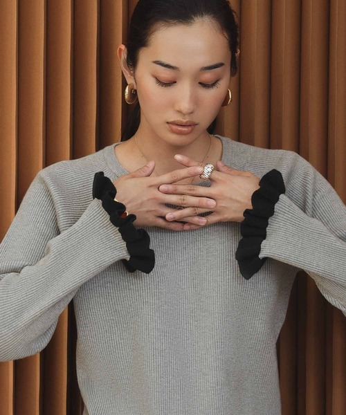 ELFRANK(エルフランク)の「【2026AW】バイカラー袖口フリルリブニットプルオーバー(ニット/セーター・レディース・グレー/ブラック/モカ・L/M)」の6枚目の写真