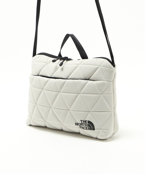 THE NORTH FACE（ザノースフェイス）の「【WEB限定】＜THE NORTH FACE＞ジオフェイスポーチ（2L）（ショルダーバッグ・レディース・オフホワイト/ブラック・FREE）」の6枚目の写真
