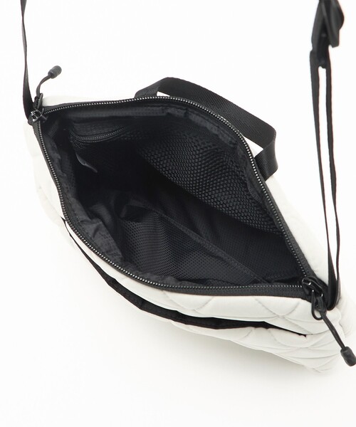 THE NORTH FACE（ザノースフェイス）の「【WEB限定】＜THE NORTH FACE＞ジオフェイスポーチ（2L）（ショルダーバッグ・レディース・オフホワイト/ブラック・FREE）」の10枚目の写真