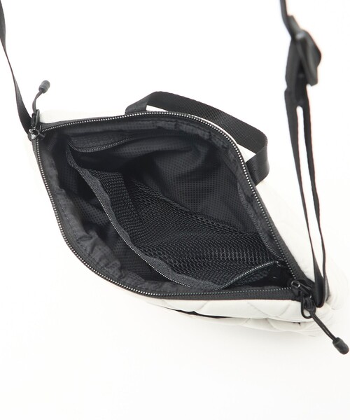 THE NORTH FACE（ザノースフェイス）の「【WEB限定】＜THE NORTH FACE＞ジオフェイスポーチ（2L）（ショルダーバッグ・レディース・オフホワイト/ブラック・FREE）」の11枚目の写真