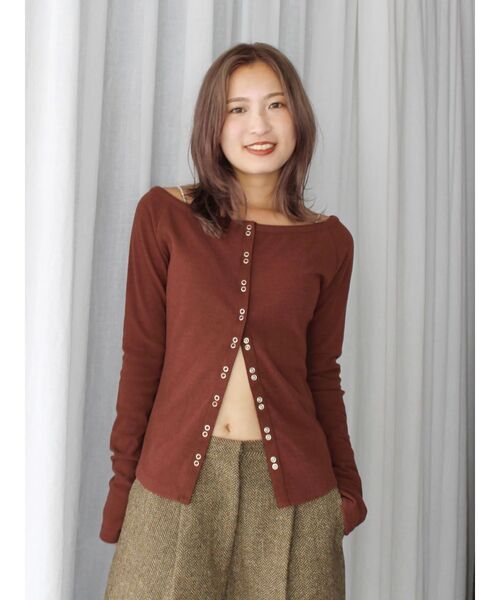 Ungrid(アングリッド)の「リングドットオフショルトップス(Tシャツ/カットソー・レディース・ブラウン/オフホワイト/ブラック・FREE)」の3枚目の写真