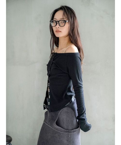 Ungrid(アングリッド)の「リングドットオフショルトップス(Tシャツ/カットソー・レディース・ブラウン/オフホワイト/ブラック・FREE)」の8枚目の写真
