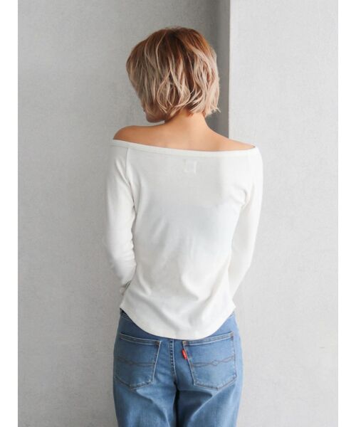 Ungrid(アングリッド)の「リングドットオフショルトップス(Tシャツ/カットソー・レディース・ブラウン/オフホワイト/ブラック・FREE)」の12枚目の写真