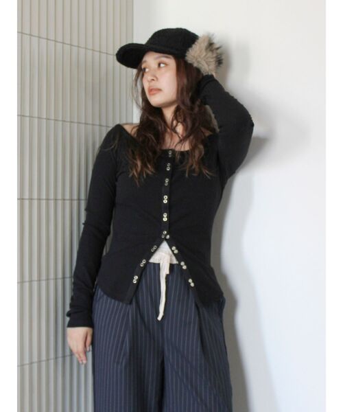 Ungrid(アングリッド)の「リングドットオフショルトップス(Tシャツ/カットソー・レディース・ブラウン/オフホワイト/ブラック・FREE)」の14枚目の写真