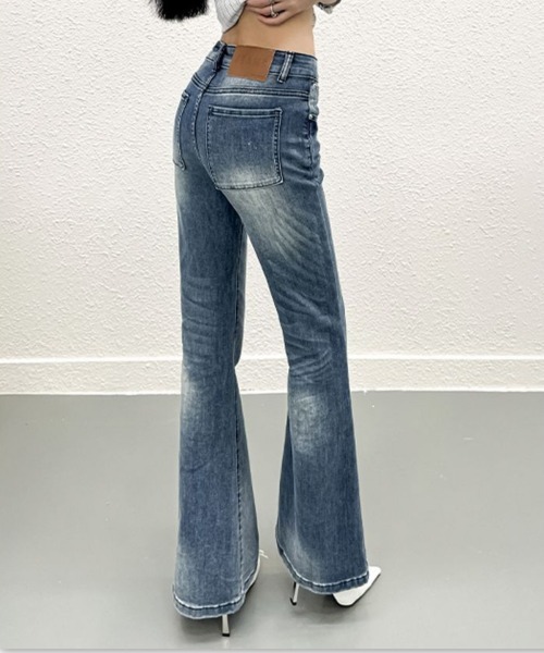 center i(センターアイ)の「ヴィンテージウォッシュ 美脚フレアデニムパンツ(デニムパンツ・レディース・ブルー・S/M/L)」の6枚目の写真