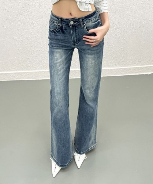 center i(センターアイ)の「ヴィンテージウォッシュ 美脚フレアデニムパンツ(デニムパンツ・レディース・ブルー・S/M/L)」の5枚目の写真