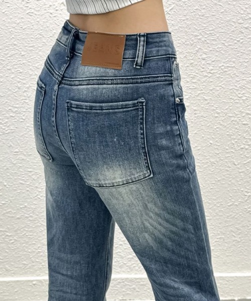 center i(センターアイ)の「ヴィンテージウォッシュ 美脚フレアデニムパンツ(デニムパンツ・レディース・ブルー・S/M/L)」の2枚目の写真