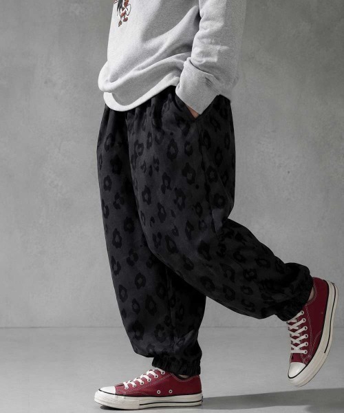 THE CASUAL(カジュアル)の「スウェット ルーズタックパンツ(スウェットパンツ・キッズ・ブラック系2/ネイビー/ブラック/ブラック系1/ベージュ系1/グレイッシュベージュ/ダークグレー/杢グレー/グレー系2/ベージュ系2/チャコールグレー/グレー系1・130/120/150/160/110/140)」の7枚目の写真
