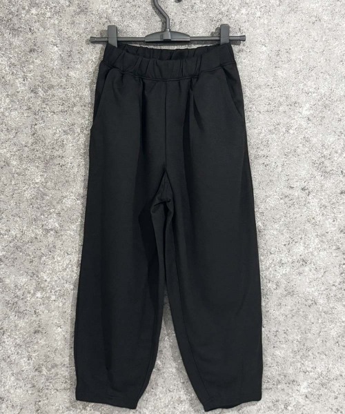 THE CASUAL(カジュアル)の「スウェット ルーズタックパンツ(スウェットパンツ・キッズ・ブラック系2/ネイビー/ブラック/ブラック系1/ベージュ系1/グレイッシュベージュ/ダークグレー/杢グレー/グレー系2/ベージュ系2/チャコールグレー/グレー系1・130/120/150/160/110/140)」の21枚目の写真