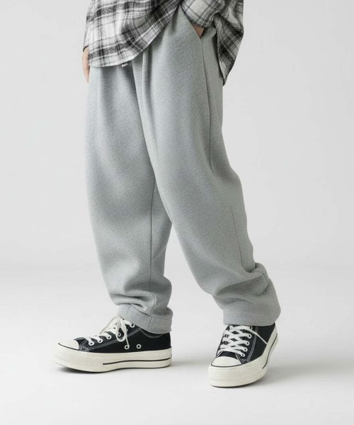 THE CASUAL(カジュアル)の「スウェット ルーズタックパンツ(スウェットパンツ・キッズ・ブラック系2/ネイビー/ブラック/ブラック系1/ベージュ系1/グレイッシュベージュ/ダークグレー/杢グレー/グレー系2/ベージュ系2/チャコールグレー/グレー系1・130/120/150/160/110/140)」の14枚目の写真