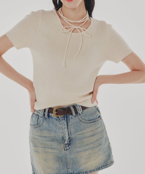 amuiil(アムイル)の「Short Sleeve Knit with Neck ribbon(ニット/セーター・レディース・ブルー/アイボリー/ブラック/ホワイト・FREE)」の2枚目の写真