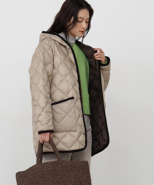 TAION(タイオン)の「◆【TAIONコラボ】パイピングフードダウンコート(ブルゾン・レディース・ネイビー/ベージュ・MEDIUM)」の1枚目の写真