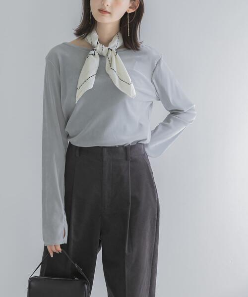 URBAN RESEARCH ROSSO WOMEN(アーバンリサーチ ロッソ)の「シアーベロアバックシームカットソー(Tシャツ/カットソー・レディース・チャコールグレー/ブルー系その他/オフホワイト/ブラウン・FREE)」の4枚目の写真