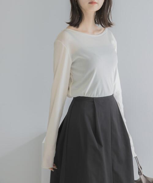URBAN RESEARCH ROSSO WOMEN(アーバンリサーチ ロッソ)の「シアーベロアバックシームカットソー(Tシャツ/カットソー・レディース・チャコールグレー/ブルー系その他/オフホワイト/ブラウン・FREE)」の2枚目の写真