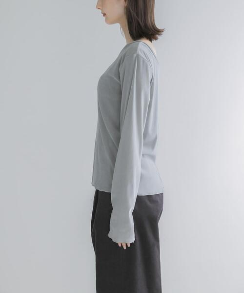 URBAN RESEARCH ROSSO WOMEN(アーバンリサーチ ロッソ)の「シアーベロアバックシームカットソー(Tシャツ/カットソー・レディース・チャコールグレー/ブルー系その他/オフホワイト/ブラウン・FREE)」の6枚目の写真