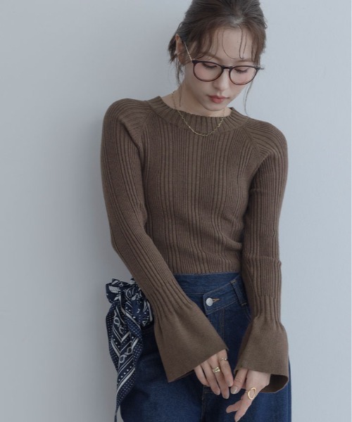 maviru(マヴィル)の「フレア スリーブ リブ ニット(ニット/セーター・レディース・オフホワイト/チャコールグレー/ネイビー/ブラック/ブラウン・FREE)」の4枚目の写真