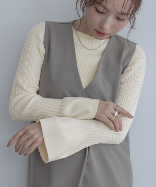 maviru(マヴィル)の「フレア スリーブ リブ ニット(ニット/セーター・レディース・オフホワイト/チャコールグレー/ネイビー/ブラック/ブラウン・FREE)」の2枚目の写真