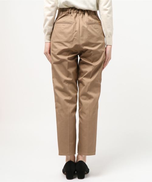 BLUE LABEL CRESTBRIDGE（ブルーレーベルクレストブリッジ）の「センタープレス　チノパンツ（その他パンツ・レディース・ベージュ・38/36）」の2枚目の写真