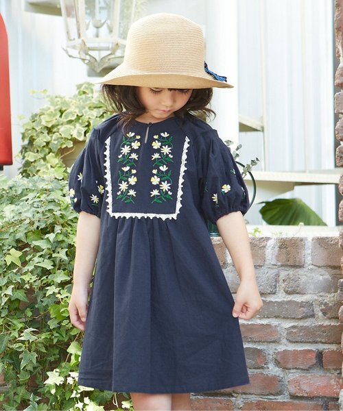 Seraph（セラフ）の「花刺繍ワンピース（ワンピース・キッズ・ネイビー/アイボリー・100/110/120/130/140/80/90/95）」の2枚目の写真