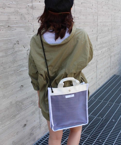 Sinfu（シンフ）の「【SINFU/ シンフ】メッシュ×ビニール 2WAY トートバッグ（トートバッグ・レディース・ホワイト/ブラック/ブラウン・FREE）」の5枚目の写真