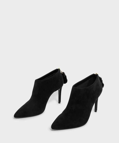 CHARLES & KEITH(チャールズ & キース)の「ポンポンチャームアンクルブーツ / POM POM CHARM ANKLE BOOTS(ブーツ・レディース・ブラック/グリーン/バーガンディー・22.5cm/23cm/23.5cm/24.5cm/25cm/25.5cm)」の5枚目の写真