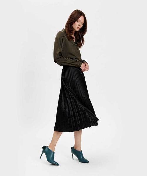 CHARLES & KEITH(チャールズ & キース)の「ポンポンチャームアンクルブーツ / POM POM CHARM ANKLE BOOTS(ブーツ・レディース・ブラック/グリーン/バーガンディー・22.5cm/23cm/23.5cm/24.5cm/25cm/25.5cm)」の14枚目の写真