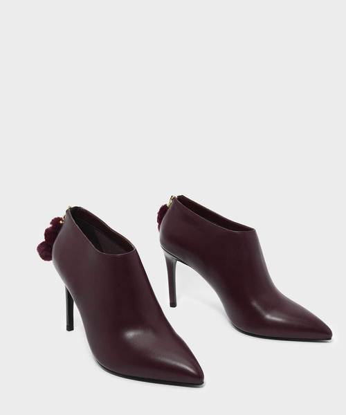 CHARLES & KEITH(チャールズ & キース)の「ポンポンチャームアンクルブーツ / POM POM CHARM ANKLE BOOTS(ブーツ・レディース・ブラック/グリーン/バーガンディー・22.5cm/23cm/23.5cm/24.5cm/25cm/25.5cm)」の17枚目の写真