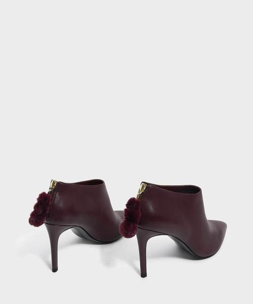 CHARLES & KEITH(チャールズ & キース)の「ポンポンチャームアンクルブーツ / POM POM CHARM ANKLE BOOTS(ブーツ・レディース・ブラック/グリーン/バーガンディー・22.5cm/23cm/23.5cm/24.5cm/25cm/25.5cm)」の18枚目の写真
