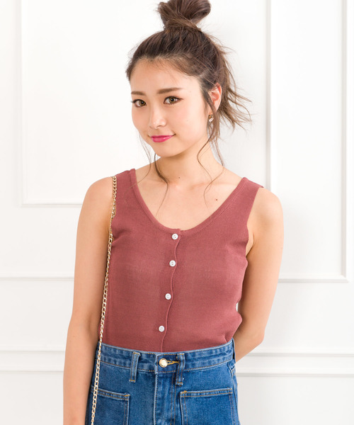 SpRay（スプレイ）の「前ボタンニットタンク（タンクトップ・レディース・ブラック/ベージュ/ブラウン/グリーン/グレイッシュベージュ・FREE）」の2枚目の写真