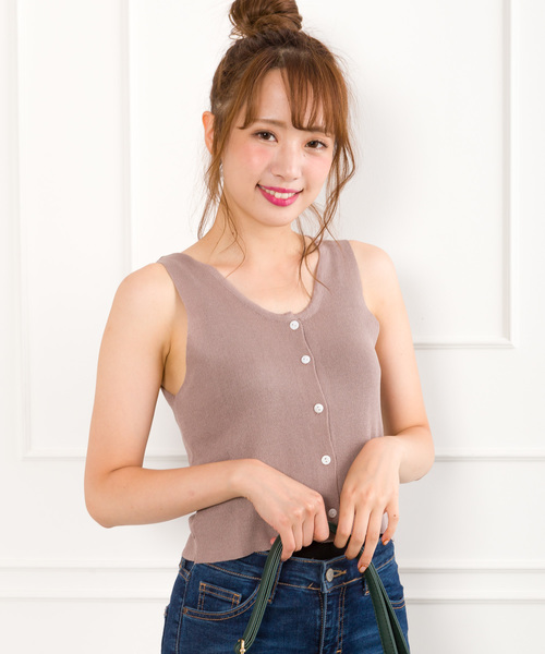 SpRay（スプレイ）の「前ボタンニットタンク（タンクトップ・レディース・ブラック/ベージュ/ブラウン/グリーン/グレイッシュベージュ・FREE）」の4枚目の写真