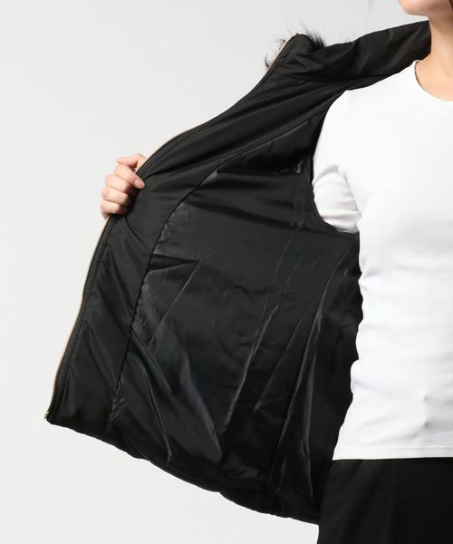 GeeRA(ジーラ)の「フェイクファー中わたショートコート(その他アウター・レディース・ブラック/グレー/モカ・MEDIUM/LARGE/X-LARGE/SMALL)」の6枚目の写真