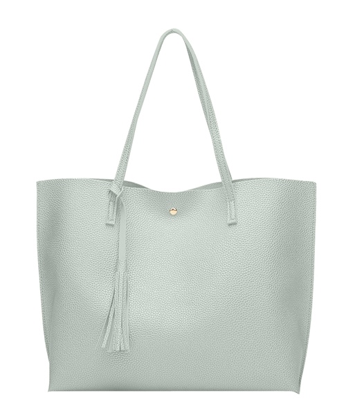 DAY CLOSET（デイ クローゼット）の「トートバッグ レディース フリンジチャーム 持ち手 長め 無地（トートバッグ・レディース・ブラウン/シルバー/ブラック/グレー/ピンク/ゴールド/ブルー/ダークブラウン/ダークグレー/ライトグレー/キャメル/ピンク系その他/ダークブルー/ゴールド系その他/レッド/スモークピンク/サックスブルー/グレイッシュベージュ/モカ/オリーブ/ベージュ・ONE SIZE）」の3枚目の写真