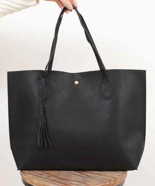 DAY CLOSET（デイ クローゼット）の「トートバッグ レディース フリンジチャーム 持ち手 長め 無地（トートバッグ・レディース・ブラウン/シルバー/ブラック/グレー/ピンク/ゴールド/ブルー/ダークブラウン/ダークグレー/ライトグレー/キャメル/ピンク系その他/ダークブルー/ゴールド系その他/レッド/スモークピンク/サックスブルー/グレイッシュベージュ/モカ/オリーブ/ベージュ・ONE SIZE）」の22枚目の写真