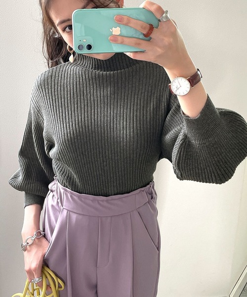 柔らか綿100%。袖ぽわん、ボトルネックパフスリーブリブニット