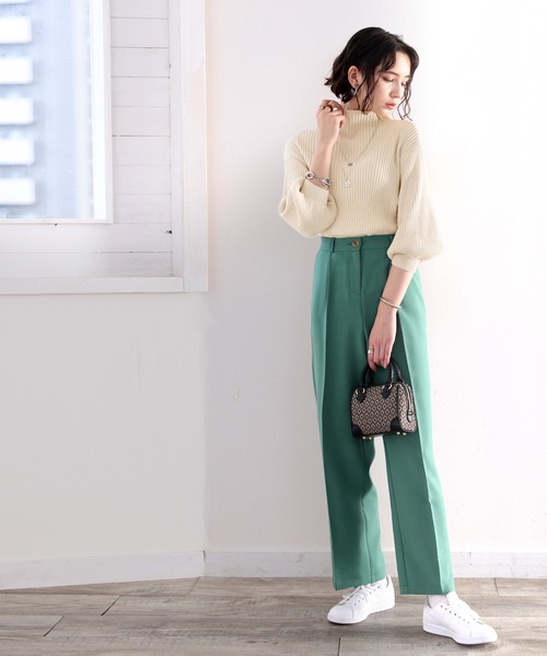 柔らか綿100%。袖ぽわん、ボトルネックパフスリーブリブニット