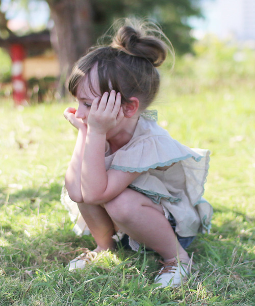 Rora(ローラ)の「ラナ ブラウス(2color)(シャツ/ブラウス・キッズ・スカイブルー/ベージュ・100cm/110cm/130cm/120cm/140cm/90㎝)」の3枚目の写真