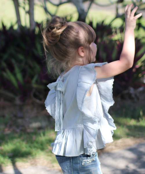 Rora(ローラ)の「ラナ ブラウス(2color)(シャツ/ブラウス・キッズ・スカイブルー/ベージュ・100cm/110cm/130cm/120cm/140cm/90㎝)」の4枚目の写真